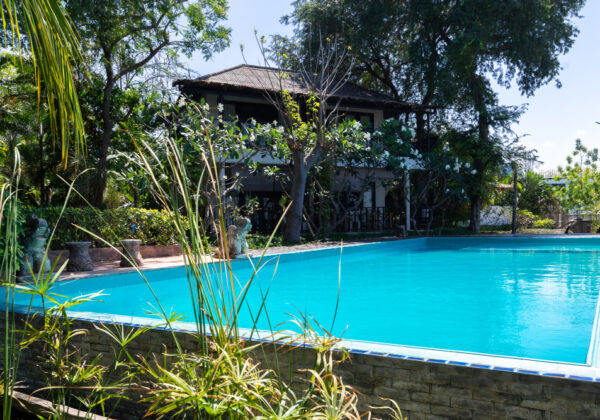 What Most Homeowners Overlook When Planning a Pool: Equipment, Construction Quality, and Outdoor Kitchen Design